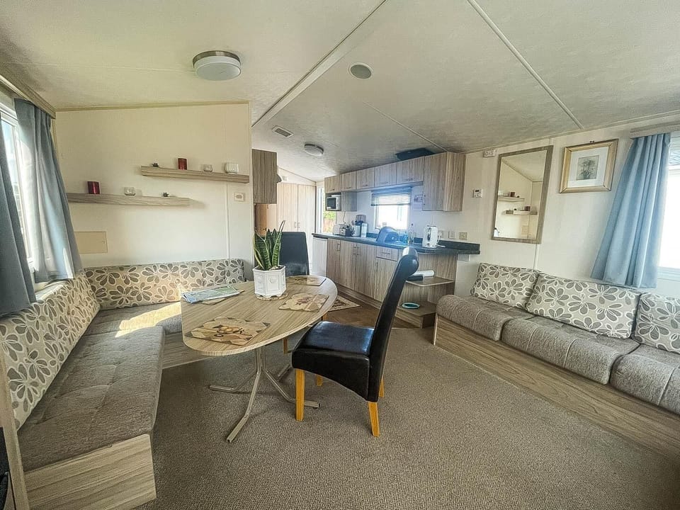 Designed for both convenience and connection, this warm and welcoming space lets you cook, dine, and socialise with your guests with ease.