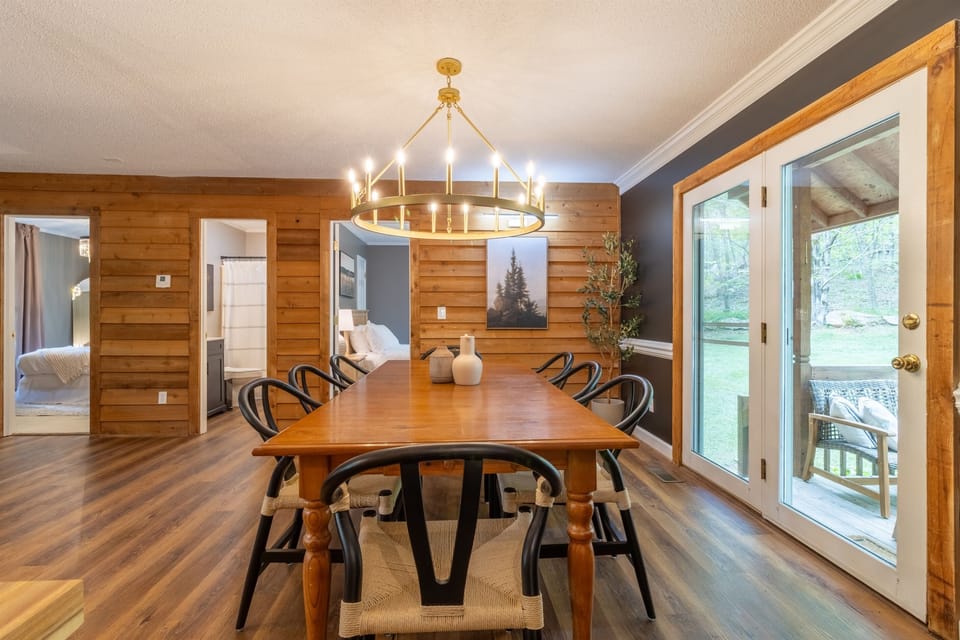 Dining area (there are four additional folding chairs in the closet off the kitchen)