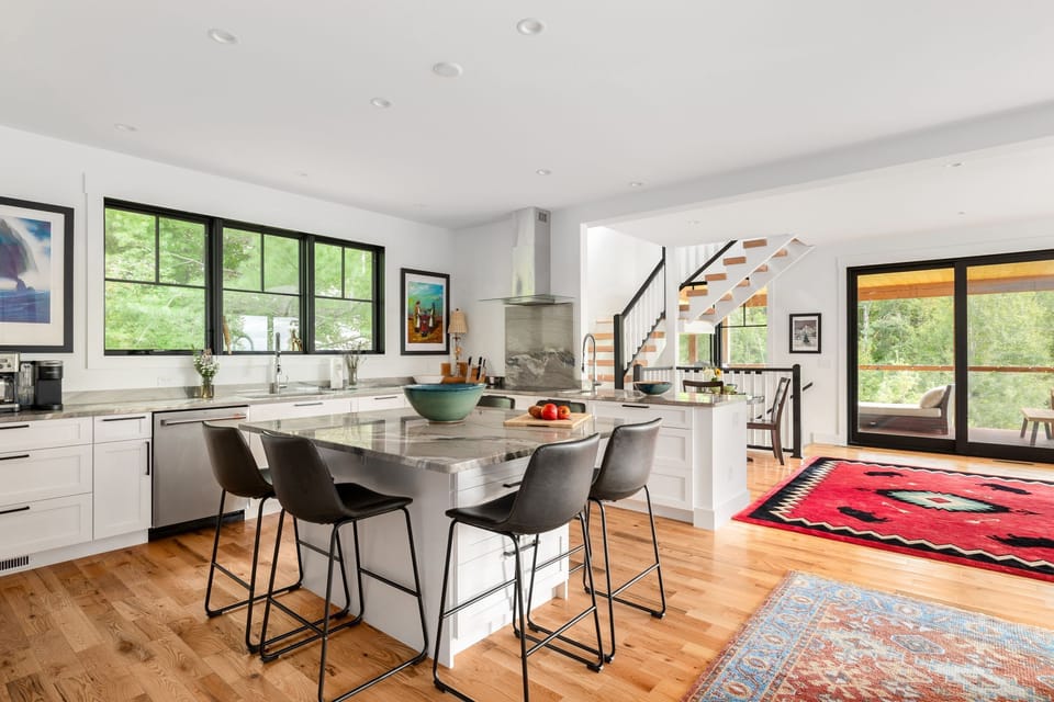 Dine in kitchen