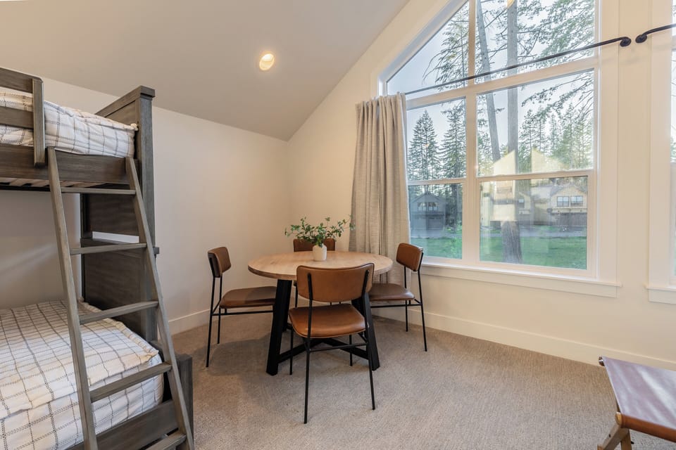 Apartment area dining