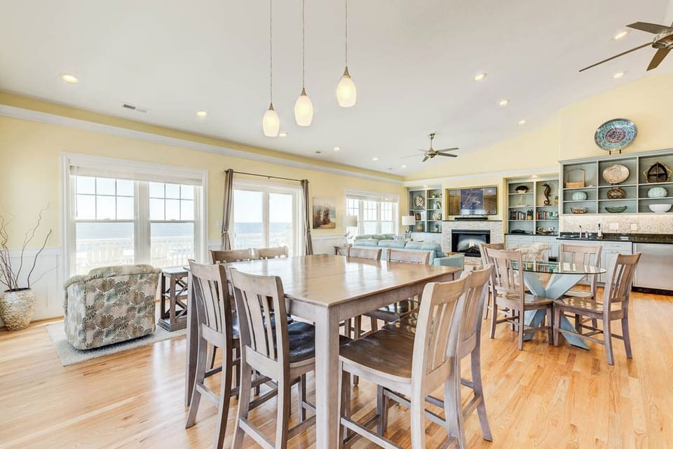 Top-Level Dining Room with Table (seats 8)