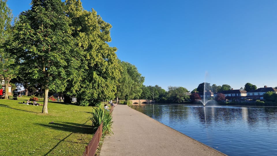 Local park with lake mins walk away
