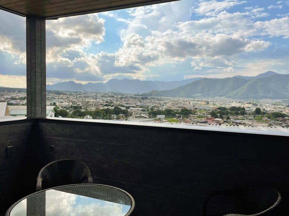 ・[Terrace] The mountains spread out in front of you, just looking at them will soothe your soul.