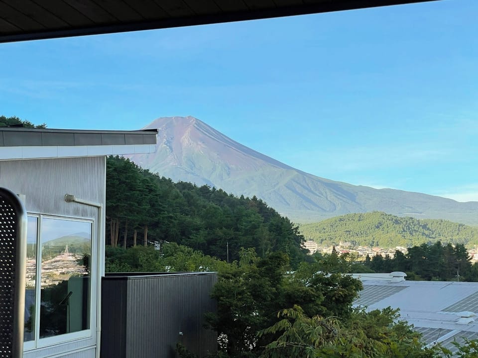 ・[Terrace] Take a look at the spectacular view of Mt. Fuji that can only be seen from this terrace.