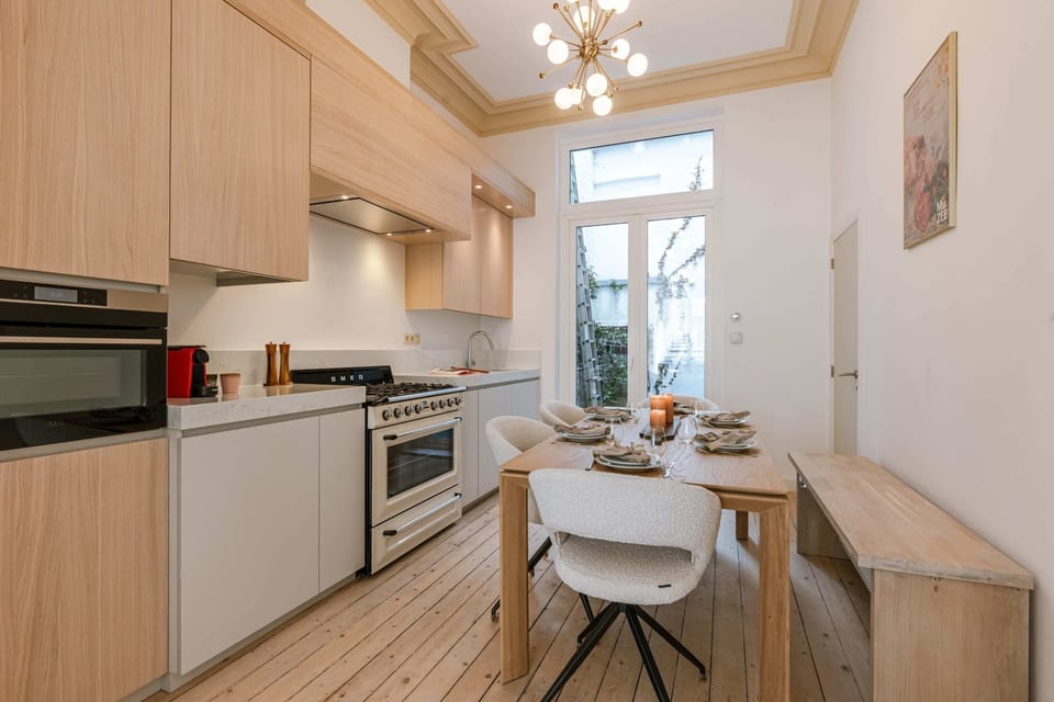 Fully equipped kitchen and dining area for 12 people (table is retractable)
