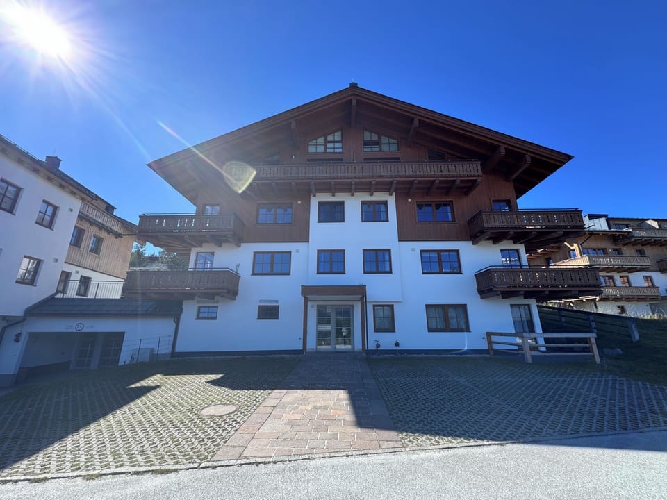 Cozy apartment with mountain view and close to the slopes in the Zillertal Arena Apartment in Salzburgerland