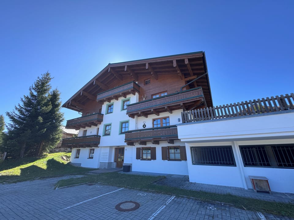 Cozy apartment with mountain view, sauna, and close to the slopes Apartment in Salzburgerland