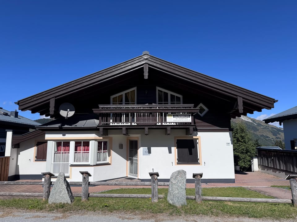 Cozy apartment with mountain view and close to the slopes in the Zillertal Arena Apartment in Salzburgerland