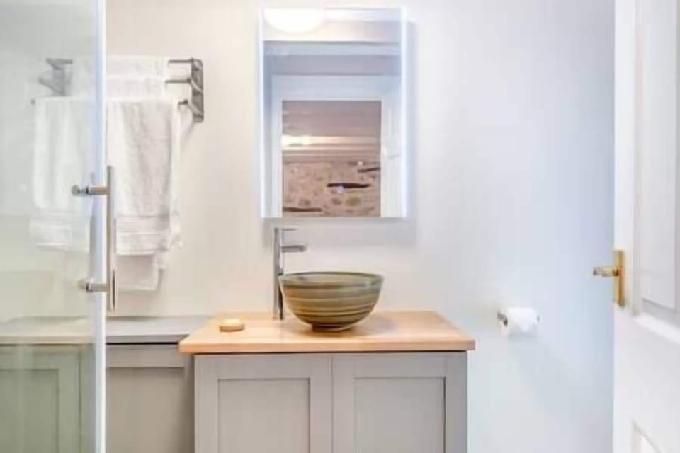en-suite shower room