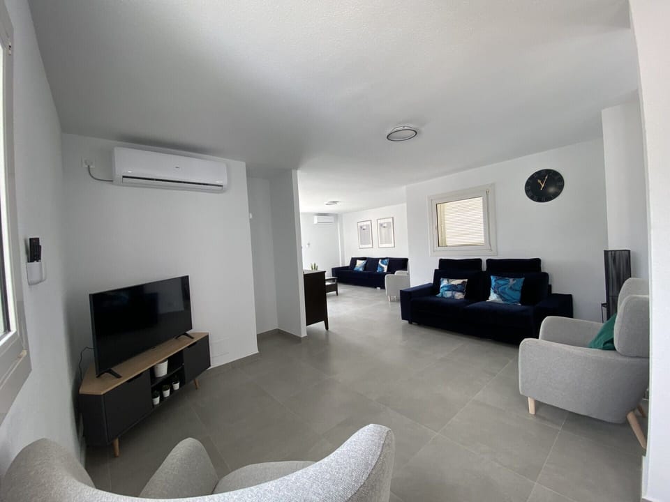 LOUNGE WITH TWO SOFA BEDS