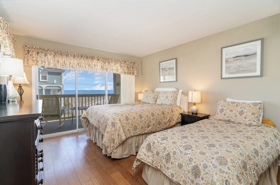 Bedroom with Queen and Twin