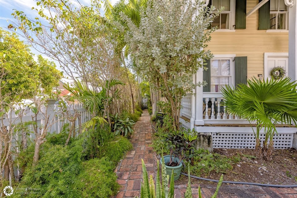 Pathway to Mango Hideaway located in the back of Eyebrow House