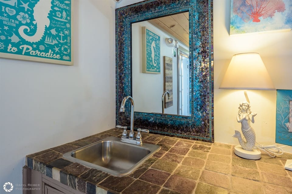 Ocean- Cottage 3: Sink in kitchenette area