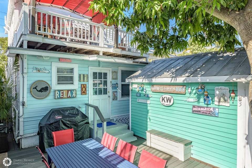 Mermaid Cove: 4 Cottages with central courtyard