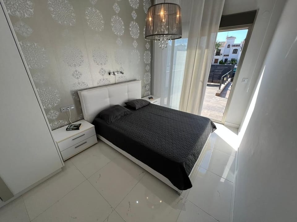 Large double bedroom