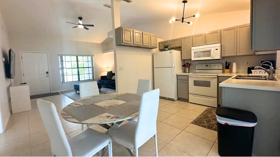 Features essential appliances: refrigerator,stove/oven, dishwasher and many more