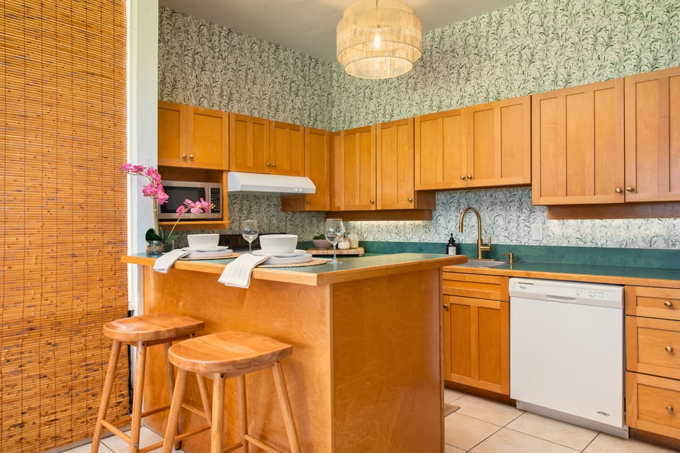 Full Kitchen with Stove, Oven, Microwave, Dishwasher, Fridge/Freezer