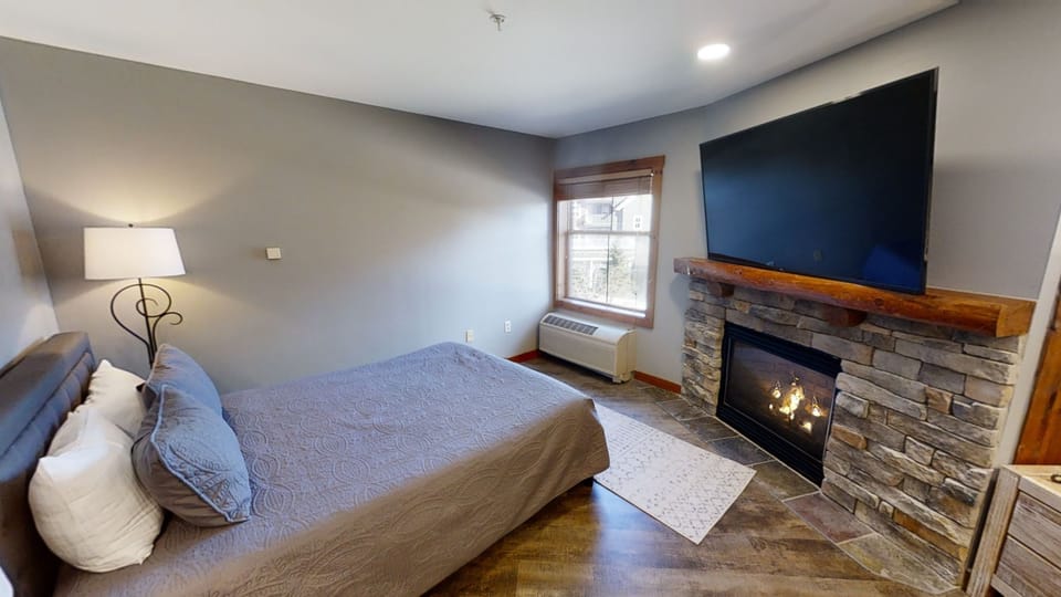 Indoors, Fireplace, Home Decor, Screen, Lamp