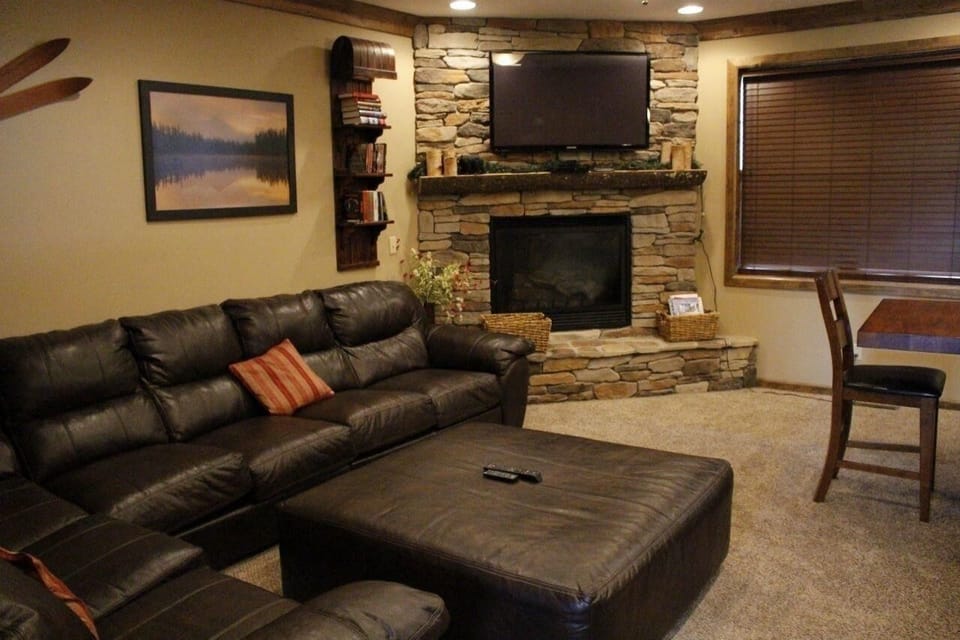 Furniture, Indoors, Living Room, Screen, Couch