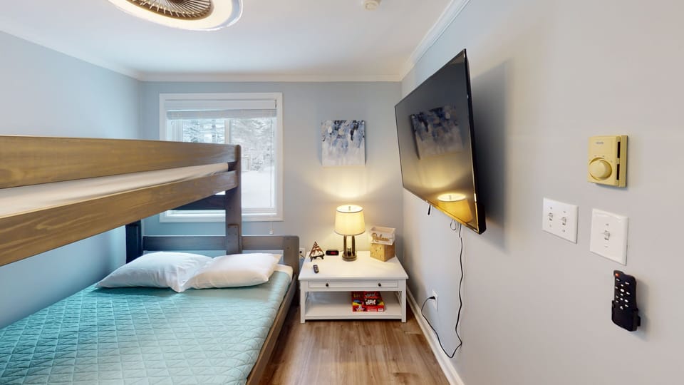 Bed, Bedroom, Furniture, Indoors, Home Decor