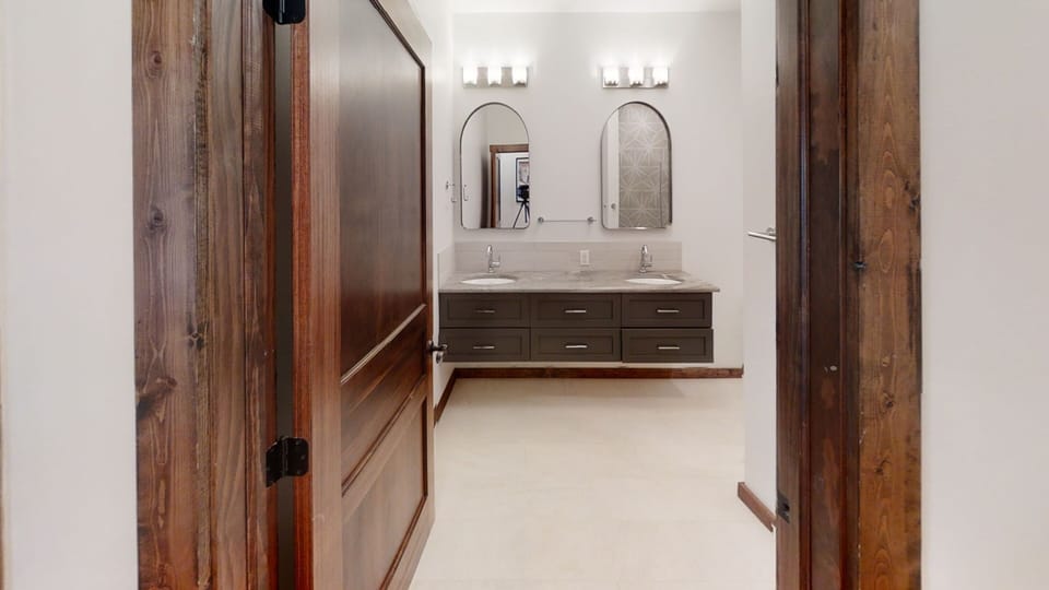 Indoors, Sink, Sink Faucet, Floor, Flooring