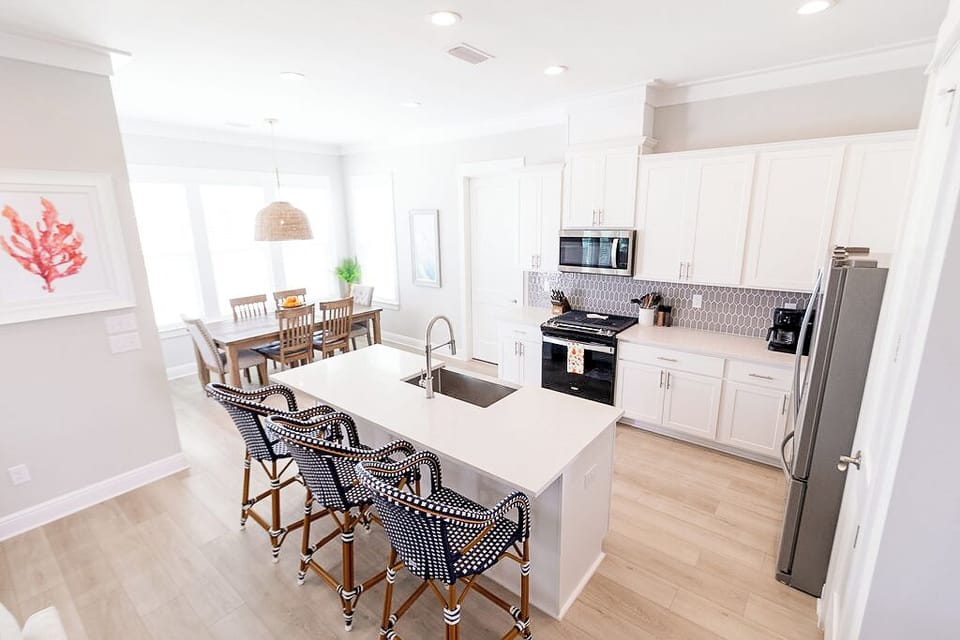 Fully stocked kitchen will make any chef feel right at home