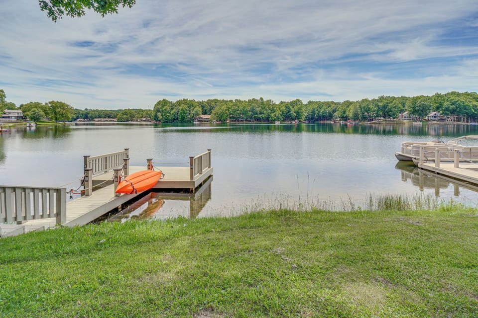 Crossville Vacation Rental | 2BR | 1.5BA | Stairs Required | 1,600 Sq Ft