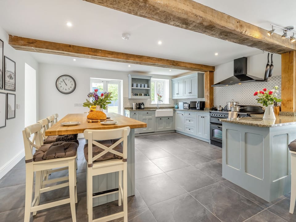 Kitchen/diner | Orchard Barns - Barn Escapes, Stapleton