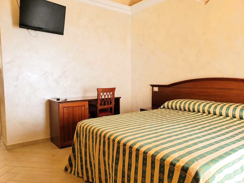 bedroom Dimora Arco 1- Affitti Brevi Italia