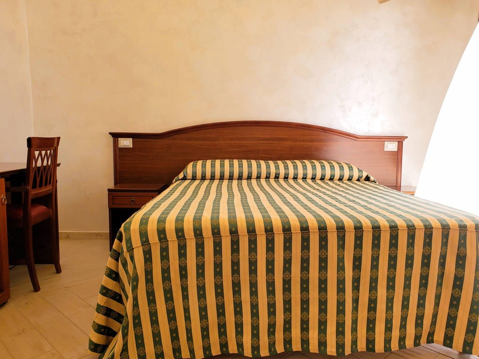 bedroom Dimora Arco 1- Affitti Brevi Italia
