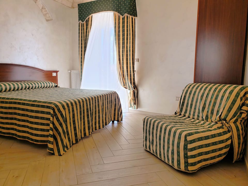 bedroom Dimora Arco 1- Affitti Brevi Italia
