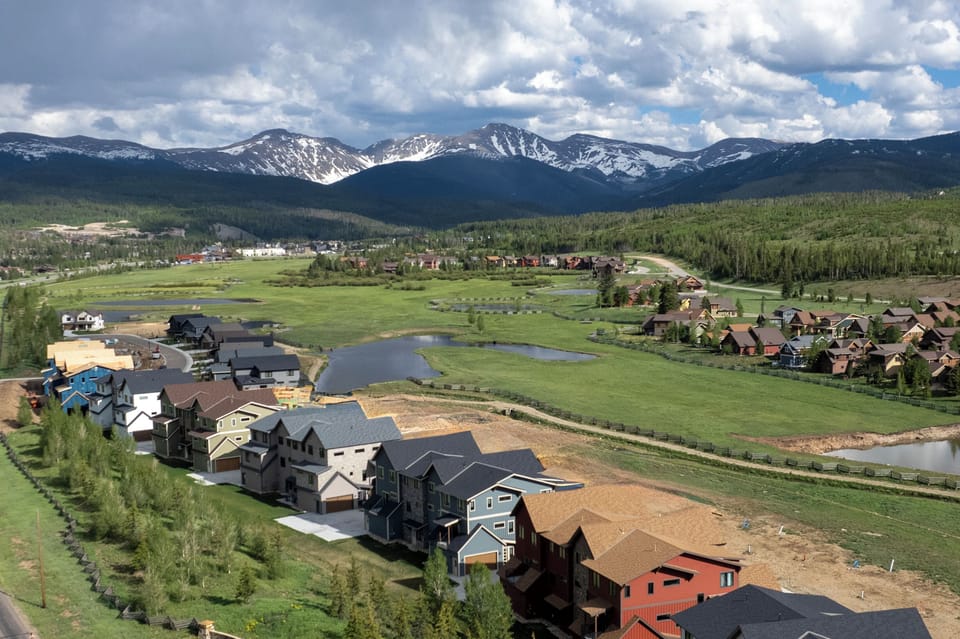 Aerial view of the neighborhood and the proximity to the mountains.
