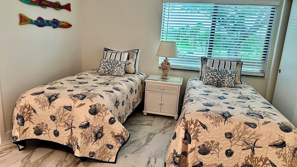 The twin bedroom has an en-suite 3 piece bath.