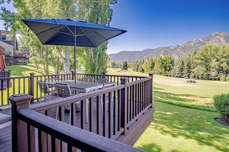 Enjoy stunning Baldy views from the deck