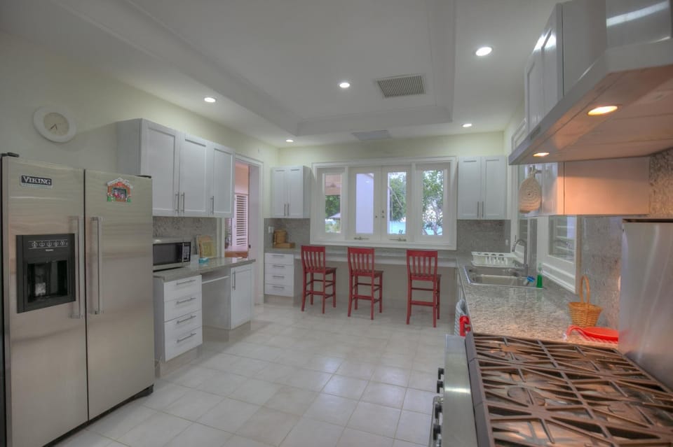 Marina 4 Oceanfront Luxury Villa (4417)