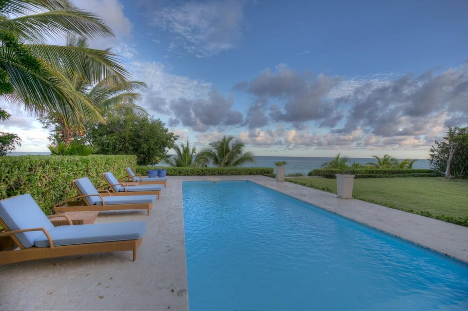 Marina 4 Oceanfront Luxury Villa (4405)