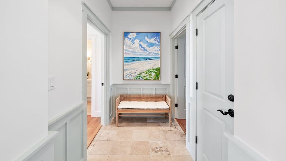 Vitamin Sea | Hallway to King & Double Queen Suites
