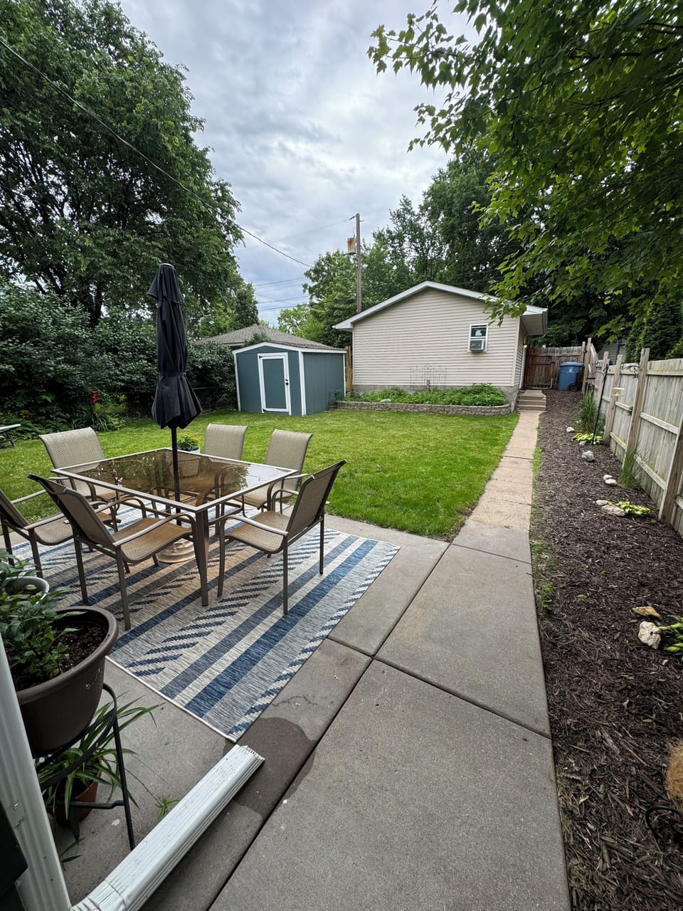 Outdoor dining