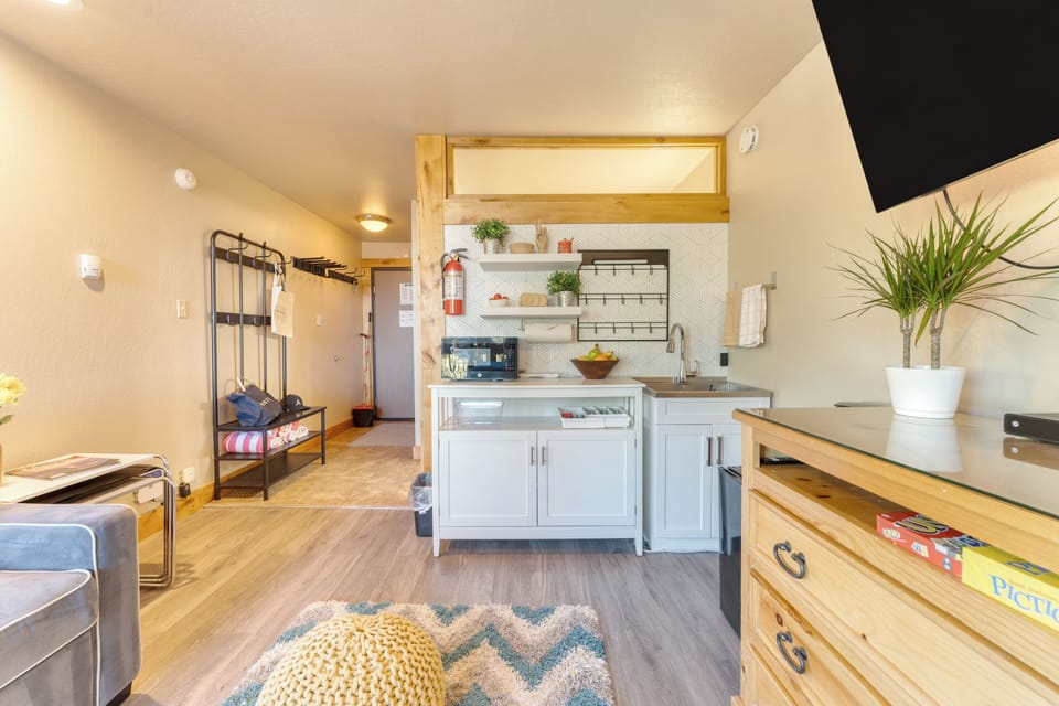 Kitchenette.