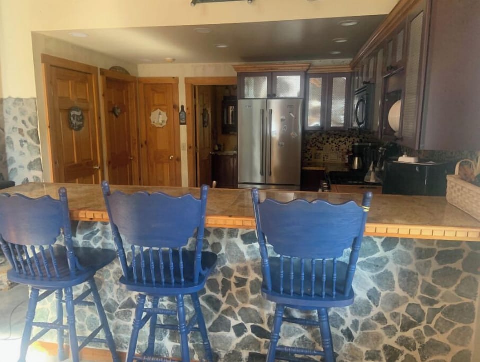 Breakfast bar area