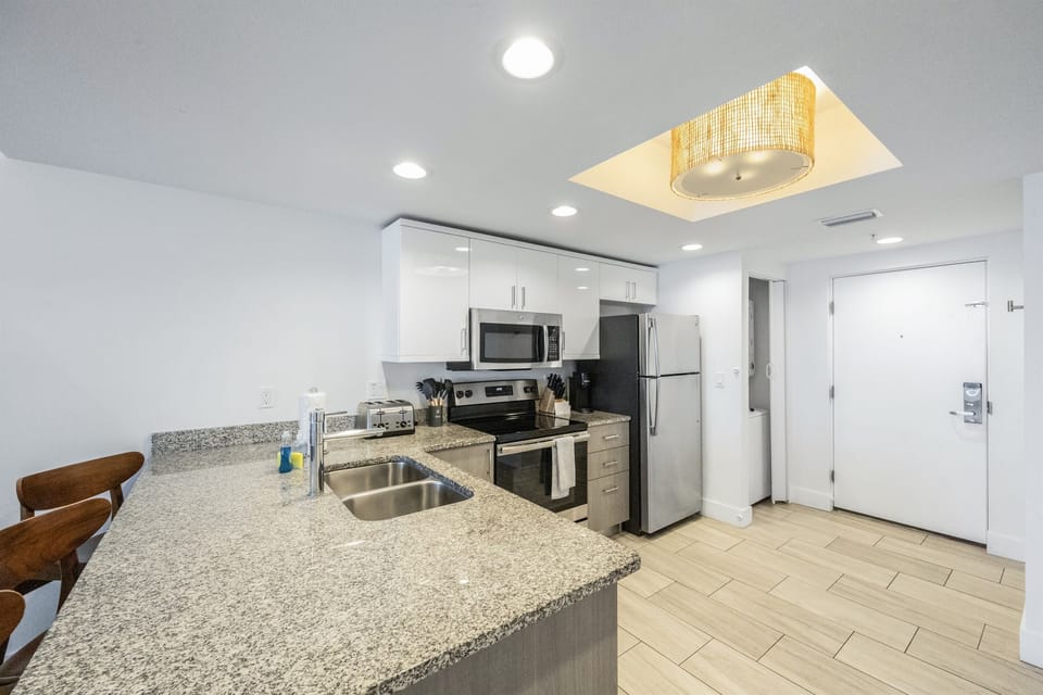 Kitchen, fully stocked with cooking/eating utensils