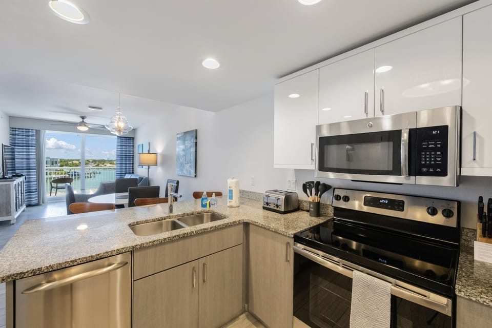 Kitchen, fully stocked with cooking/eating utensils