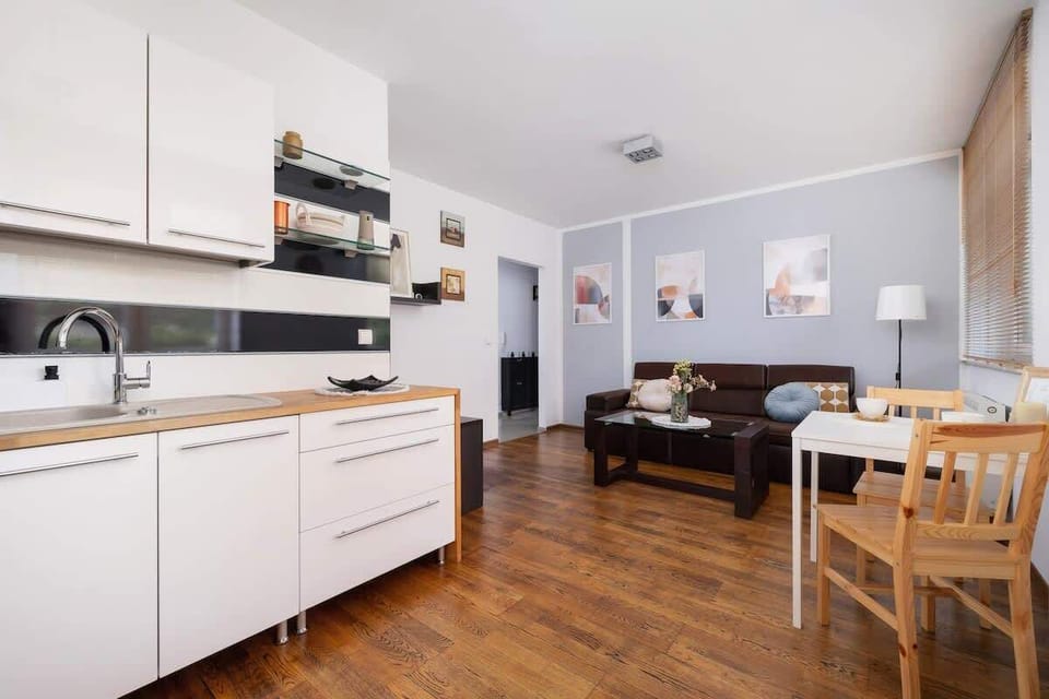 Kitchenette with plenty of kitchen utensils and dishes. 