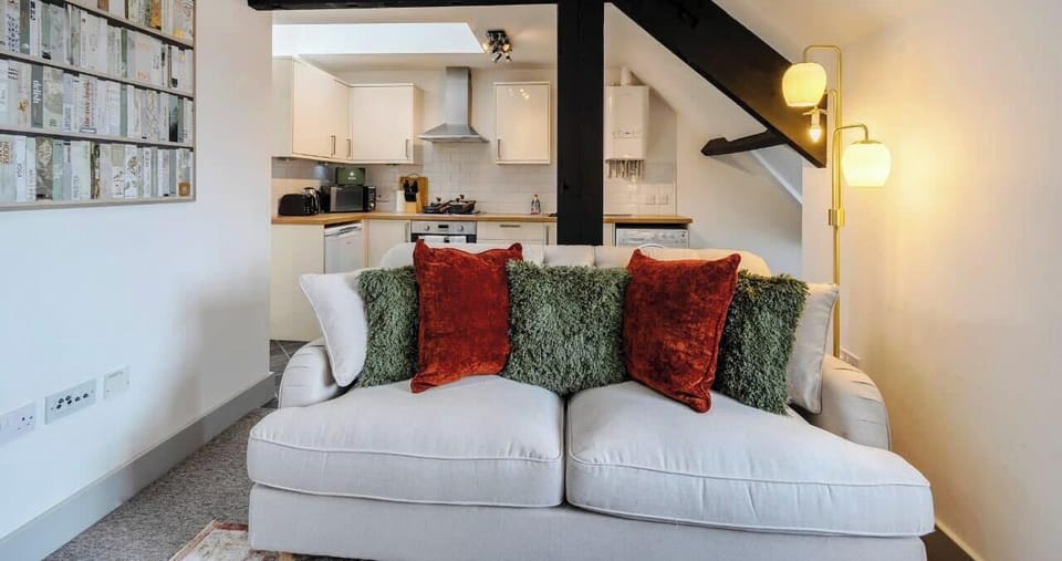 COMFORTABLE AND COMPACT COUCH