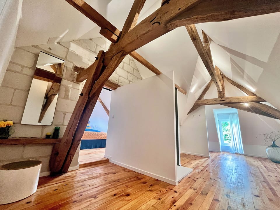 entrance to the bedroom 