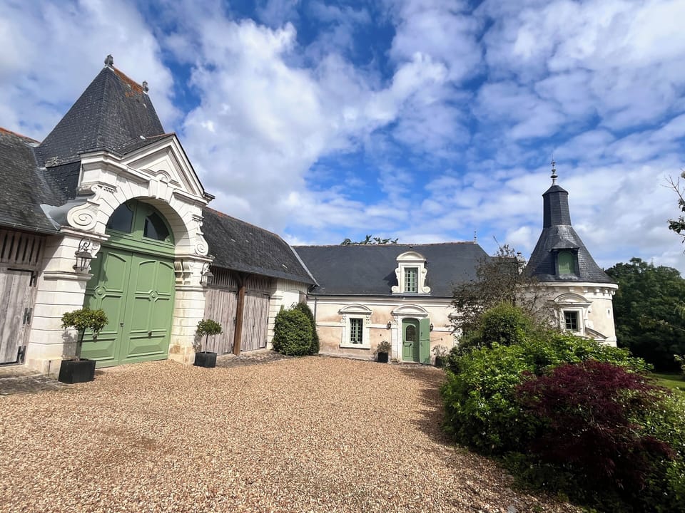 Guest House - view from the front facade (1)