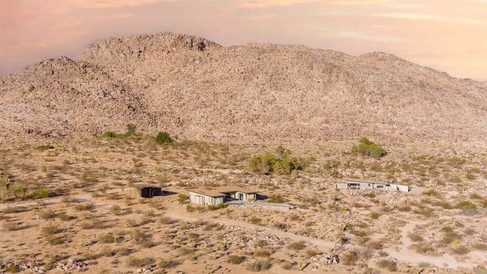 One Mile From Joshua Tree National Park Entrance