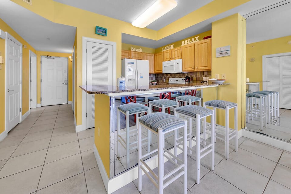 Eat-in bar seating
