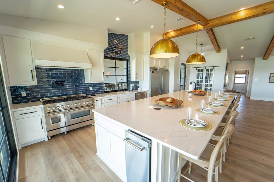 Kitchen- 6 barstools