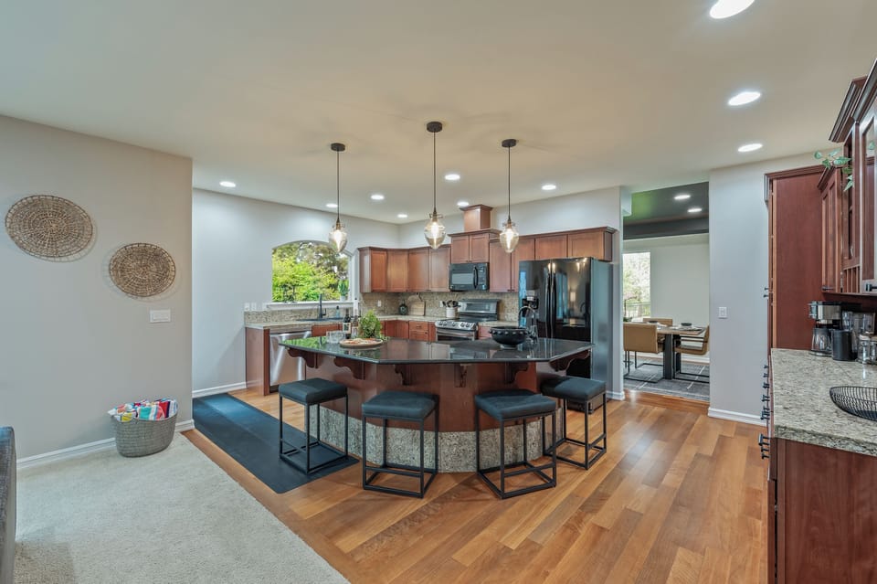 Well appointed kitchen and kitchen island seats 4